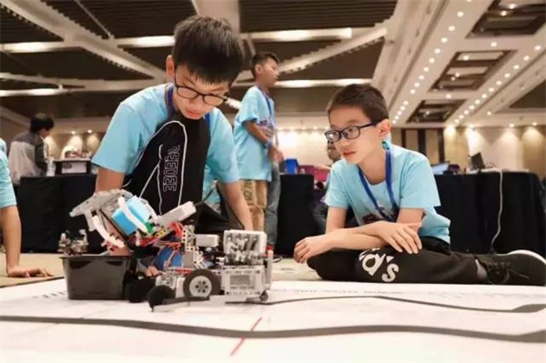 童程童美學員再登CCTV，變身央視小記者直擊2019Botball世界機器人大會·中國分會現場 